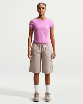NIKE T-SHIRT SPORTSWEAR MODELLO CROP CON LOGO PICCOLO FV5508 504