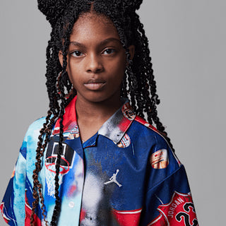 NIKE JORDAN ABITO BROOKLYN POOLSIDE CON GRAFICHE E CHIUSURA CON BOTTONI JR 45D811 572