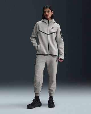 NIKE FELPA TECH CON CAPPUCCIO E ZIP DONNA HV6747 063