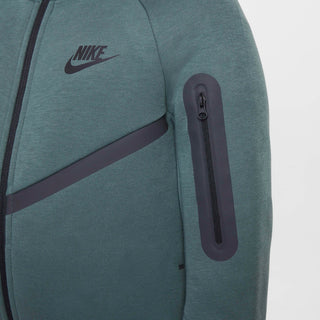 NIKE FELPA TECH  CON CAPPUCCIO E LOGO UNISEX JR HV5867 338