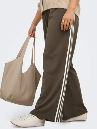 ONLY CARMAKOMA CAYLA PANTALONE DI TUTA CON RIGHE BIANCHE 15377824 BKN
