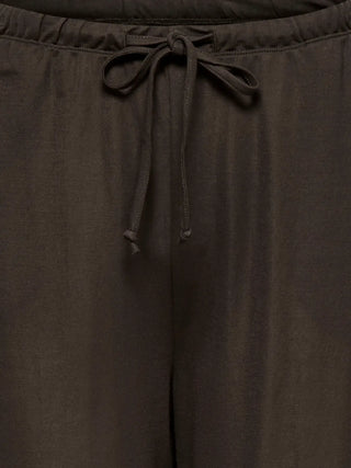 JACQUELINE DE YONG LESLIE PANTALACCIO LARGO 15374331 CCB