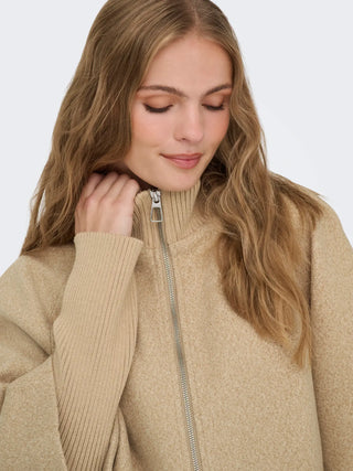 JACQUELINE DE YONG CAPPOTTO IN PANNO CORTO MEMORY CON MANICHE A 3/4 15353907 CML