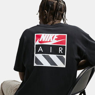 NIKE T-SHIRT GIROCOLLO CON STAMPA RETRO AIR IR8021 010