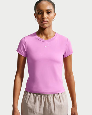 NIKE T-SHIRT SPORTSWEAR MODELLO CROP CON LOGO PICCOLO FV5508 504