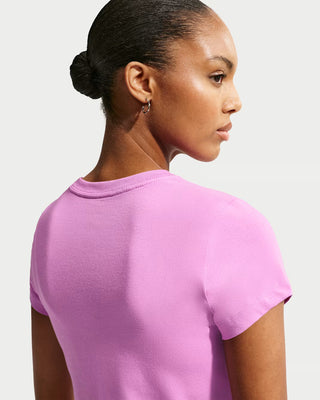 NIKE T-SHIRT SPORTSWEAR MODELLO CROP CON LOGO PICCOLO FV5508 504