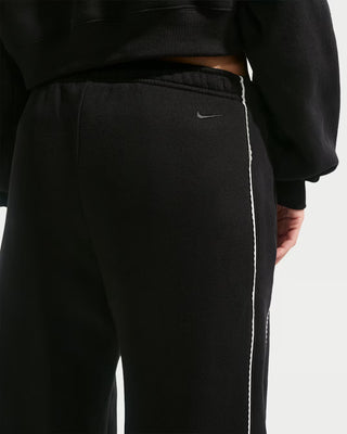 NIKE PANTALONE DI TUTA CON RIGA SMERLATA E GAMBA LARGA IQ3170 001