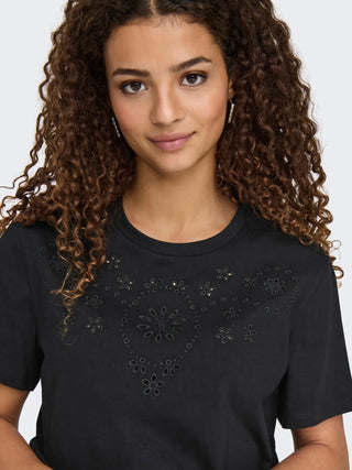 JACQUELINE DE YONG CIF T-SHIRT CON RICAMO INGLESE DONNA (COL:BLACK) 15342866 BLK