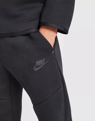 NIKE PANTALONE DI TUTA CON MOLLA IN VITA E LOGO JR HV5869 010