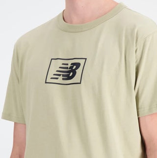 NEW BALANCE M T-SHIRT ESSENTIALS LOGO MT33512FUG