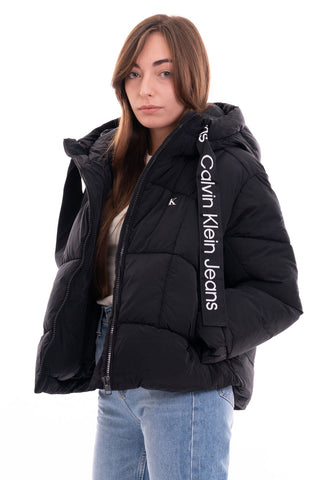 CALVIN KLEIN JEANS W LOGO DRAWSTRING SHORT PUFFER J221901